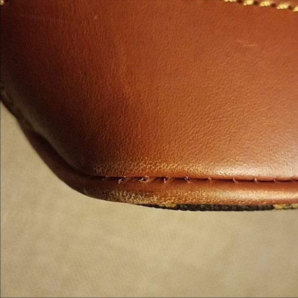 Dooney&Bourke - Picture 4 of 6